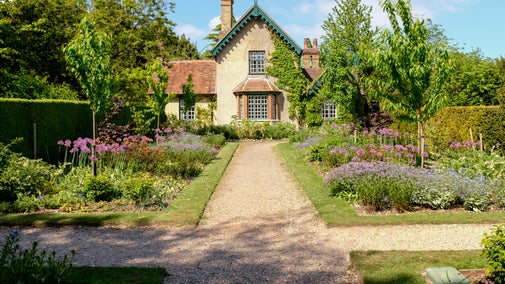 Spring borders at Polesden Lacey